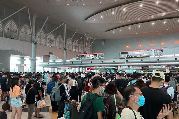 Crowds at the Johor Bahru CIQ checkpoint